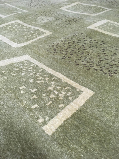 Elegant Hand-Knotted Light Gray Rug 8' 00" x 10' 02" | Woven Wonders
